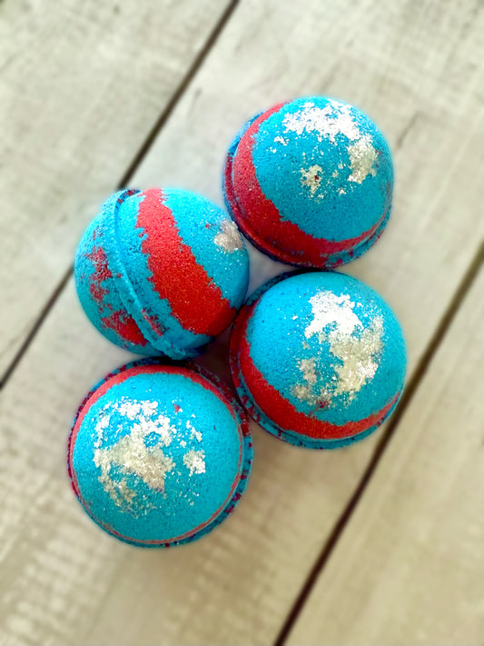 Four bath bombs with a Saturn ring. 