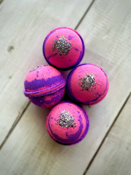 Four bath bombs with a Saturn ring. 