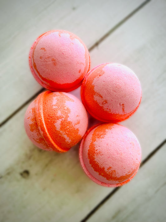 Four bath bombs with a Saturn ring. 